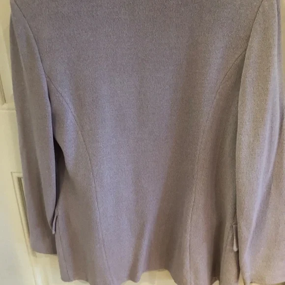 Absolutely gorgeous St. John 3 piece pants suit in light purple - Picture 6 of 12